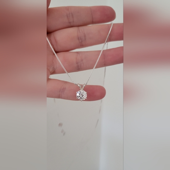 New 2ct Certified moissanite  pendant with a chain - Picture 7 of 10